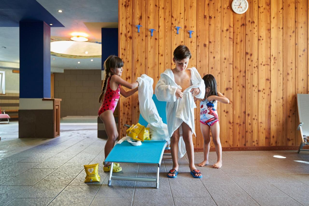 Family Hotel Andes - Only For Family Виго ди Фаса Екстериор снимка